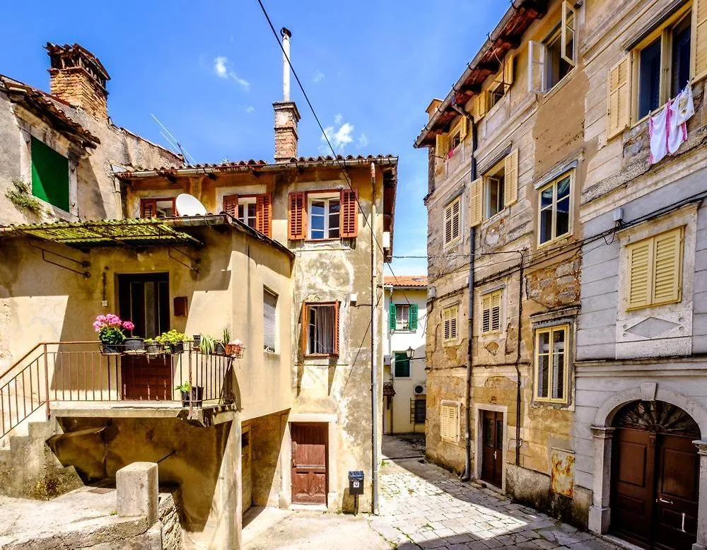 Apartment Peharovo ロヴラン